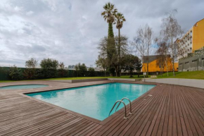 HostWise - Elegant Riverfront Flat | Pool & Sports